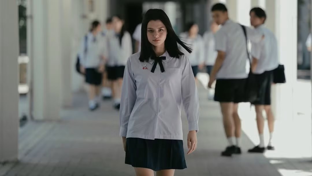 Tóm tắt Cô Gái Đến Từ Hư Vô: Tái Khởi Động và những góc tối học đường