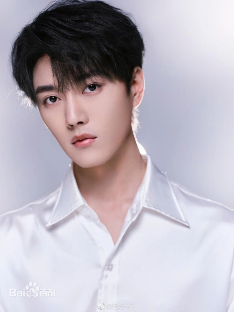 Vương Hiên: "Tổng Tài Bá Đạo" càn quét web drama Hoa Ngữ