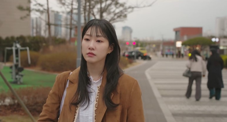 Review Phi Vụ Chung Cư – The Apartment Job tập 7-8: Hae Kang thâm nhập phe Lee Chung Won, Ha Ri phát hiện sổ đen